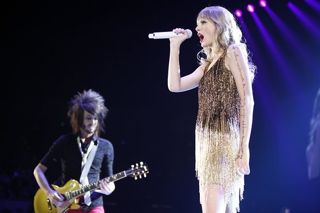 Taylor Swift — March 4 - Adelaide, Australia — photo 8