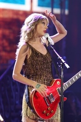 Taylor Swift — March 4 - Adelaide, Australia — photo 16