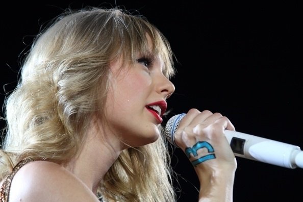 Taylor Swift — March 4 - Adelaide, Australia — photo 17