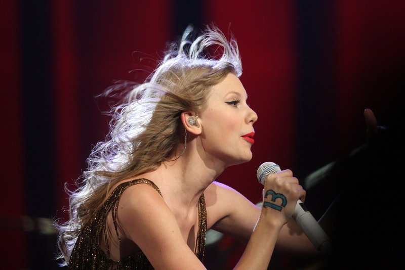 Taylor Swift — March 9 - Sydney, Australia — photo 2