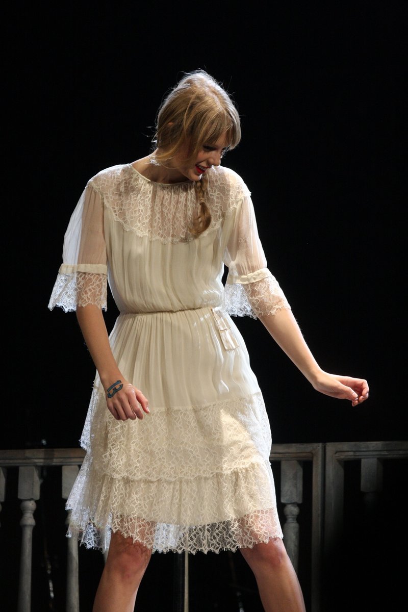 Taylor Swift — March 9 - Sydney, Australia — photo 8