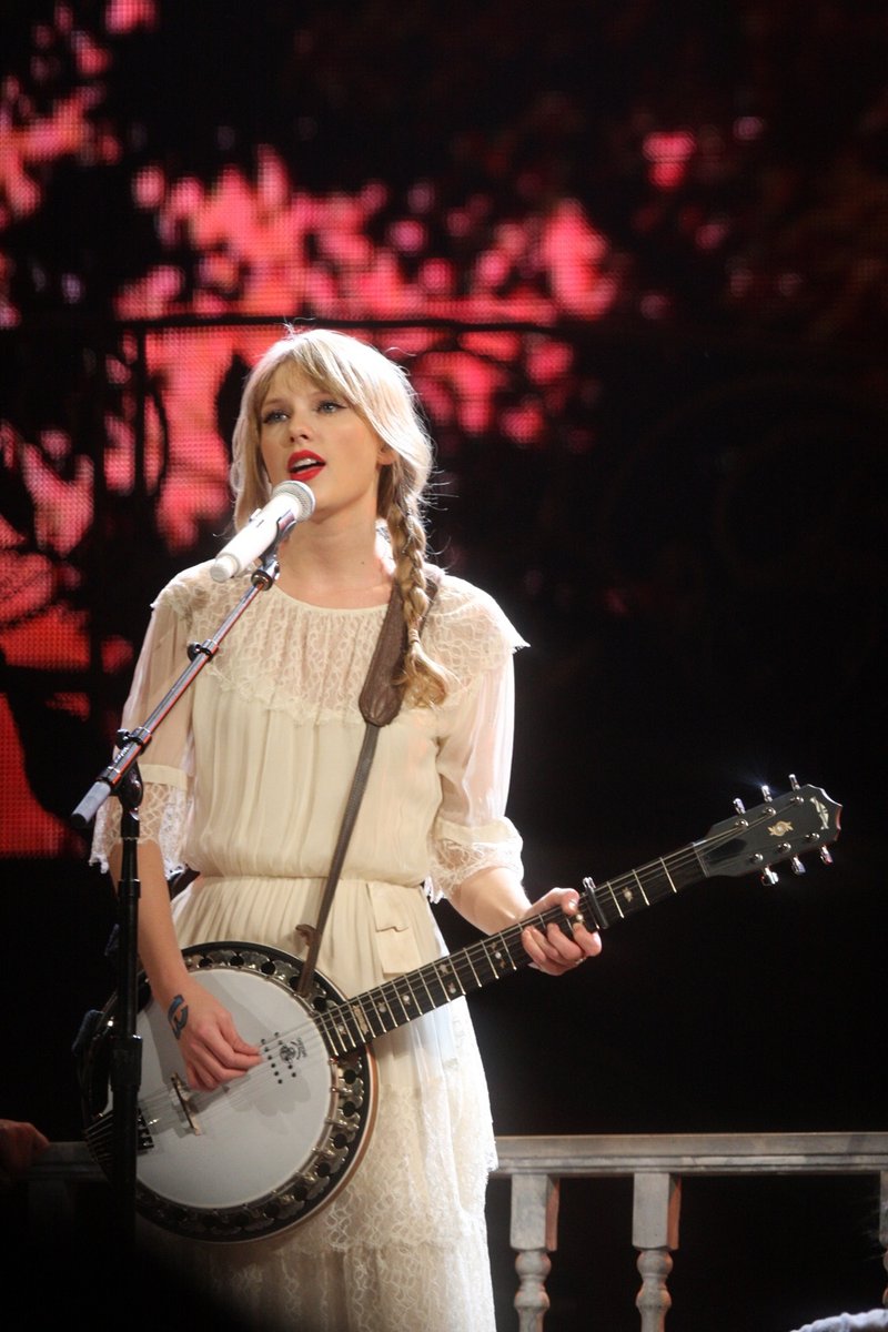 Taylor Swift — March 9 - Sydney, Australia — photo 10