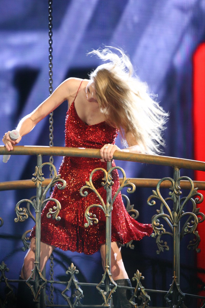 Taylor Swift — March 9 - Sydney, Australia — photo 45