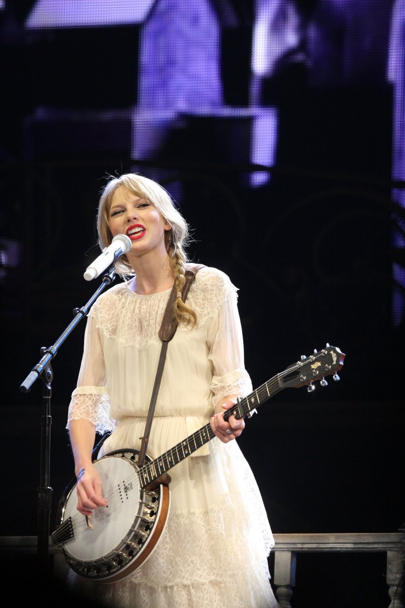 Taylor Swift — March 9 - Sydney, Australia — photo 50