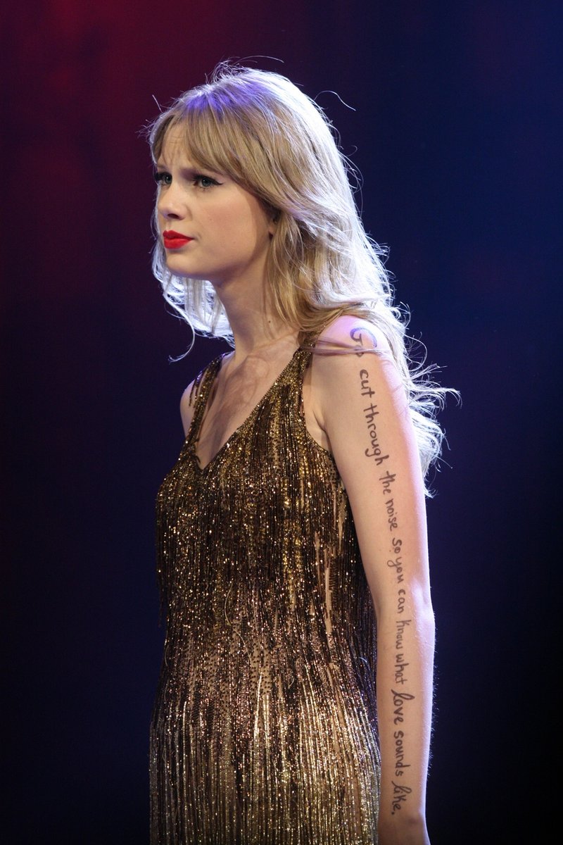 Taylor Swift — March 9 - Sydney, Australia — photo 60