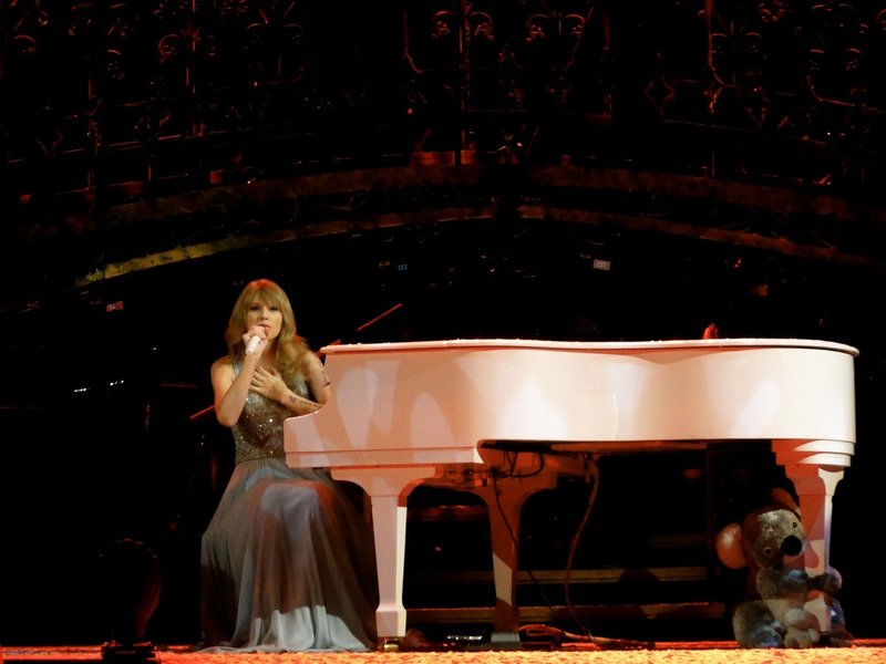 Taylor Swift — March 9 - Sydney, Australia — photo 121