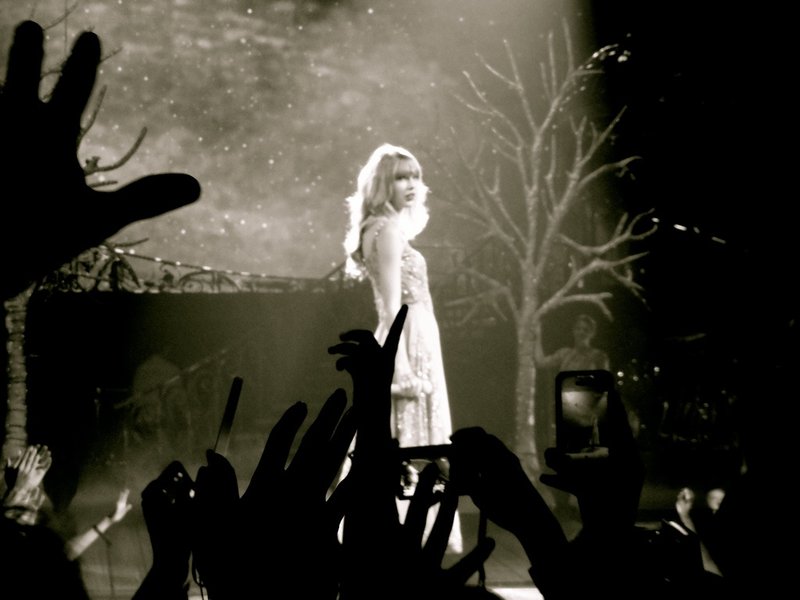 Taylor Swift — March 9 - Sydney, Australia — photo 129