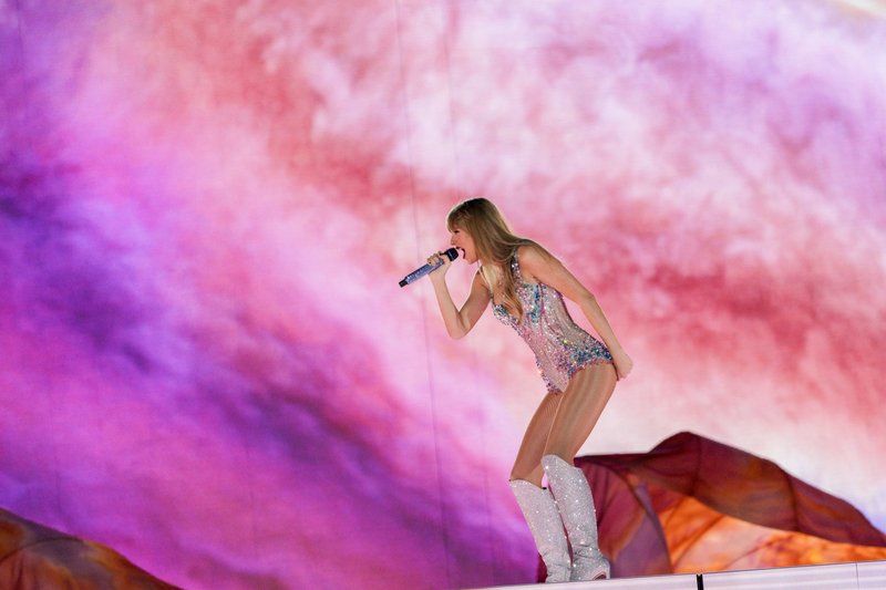 Taylor Swift — April 13 - Tampa, Florida — photo 8