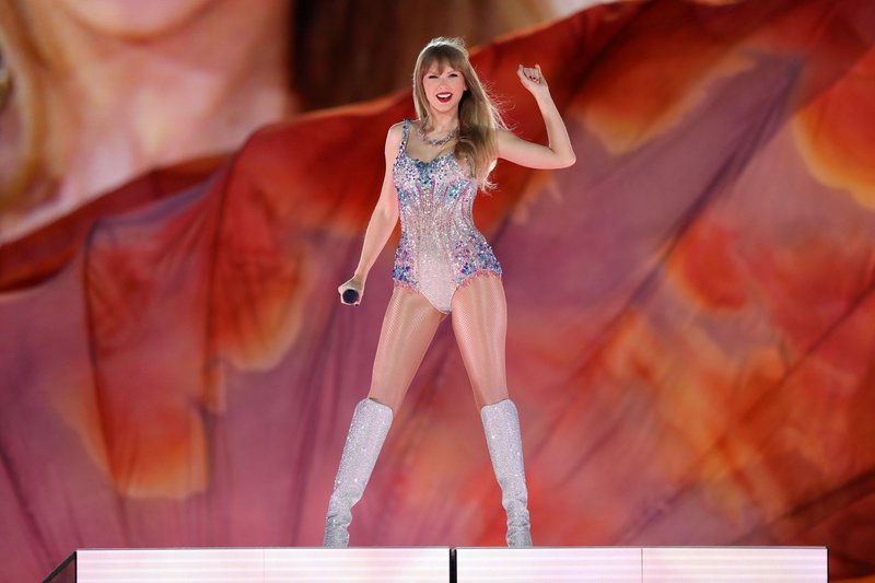 Taylor Swift — April 13 - Tampa, Florida — photo 17