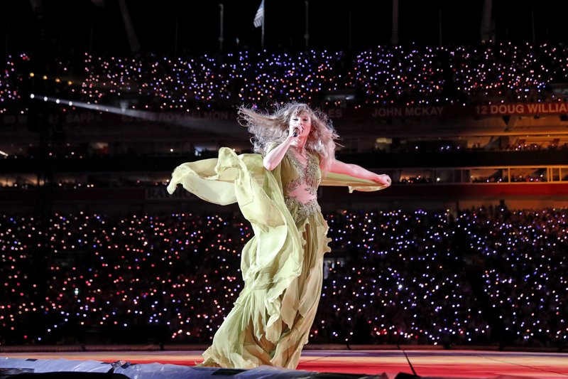 Taylor Swift — April 13 - Tampa, Florida — photo 26