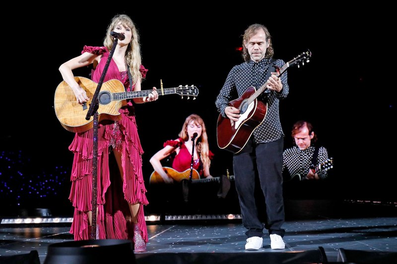 Taylor Swift — April 14 - Tampa, Florida — photo 2