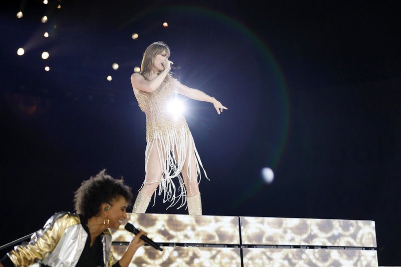 Taylor Swift — April 14 - Tampa, Florida — photo 8