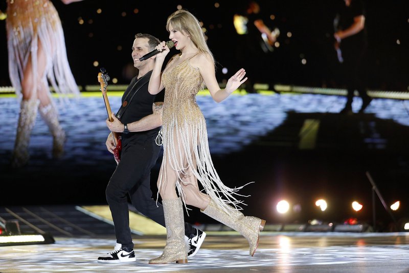 Taylor Swift — April 14 - Tampa, Florida — photo 29