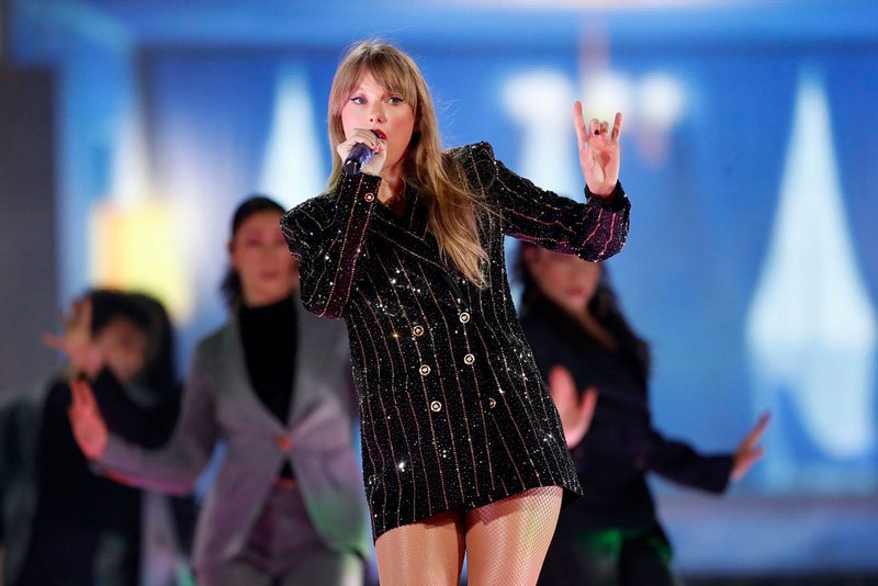 Taylor Swift — April 14 - Tampa, Florida — photo 35