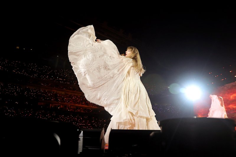 Taylor Swift — April 21 - Houston, Texas — photo 3