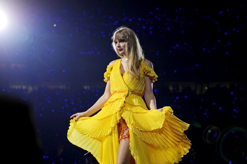 Taylor Swift — April 21 - Houston, Texas — photo 4