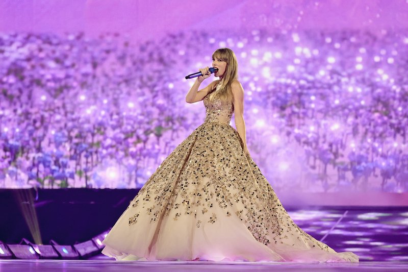 Taylor Swift — April 21 - Houston, Texas — photo 12