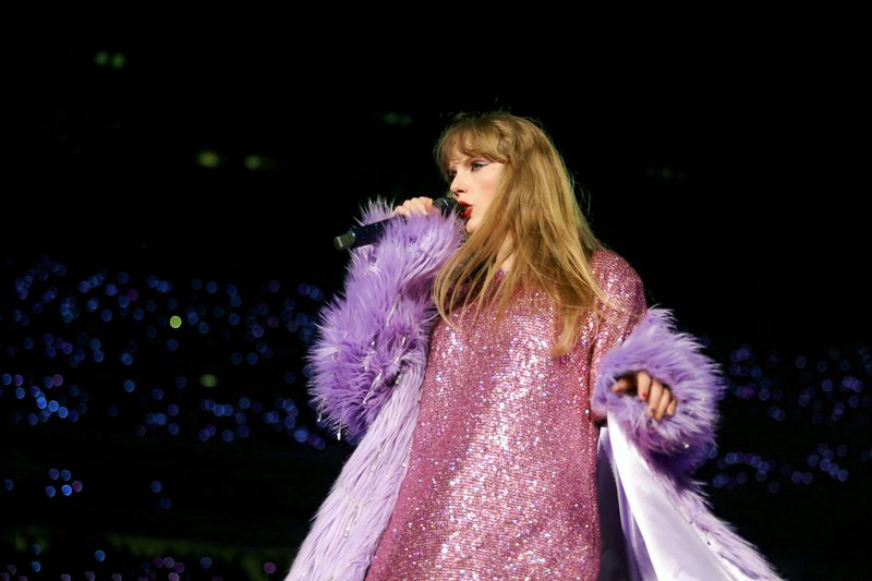 Taylor Swift — April 21 - Houston, Texas — photo 15