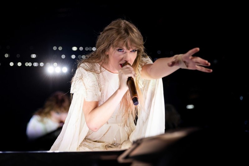Taylor Swift — April 28 - Atlanta, Georgia — photo 21