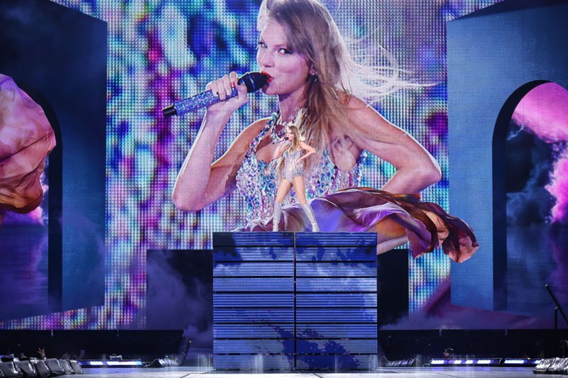 Taylor Swift — August 24 - Mexico City, Mexico — photo 3