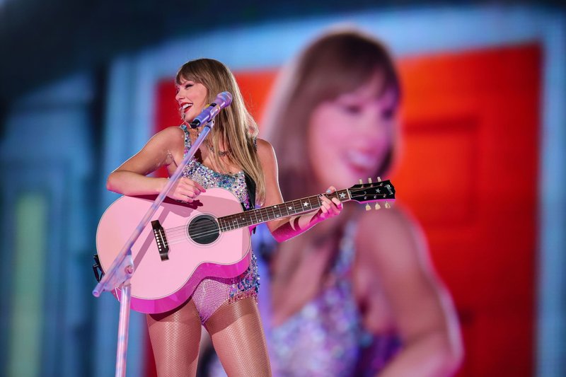Taylor Swift — August 24 - Mexico City, Mexico — photo 14