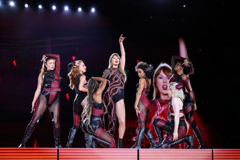 Taylor Swift — August 24 - Mexico City, Mexico — photo 18