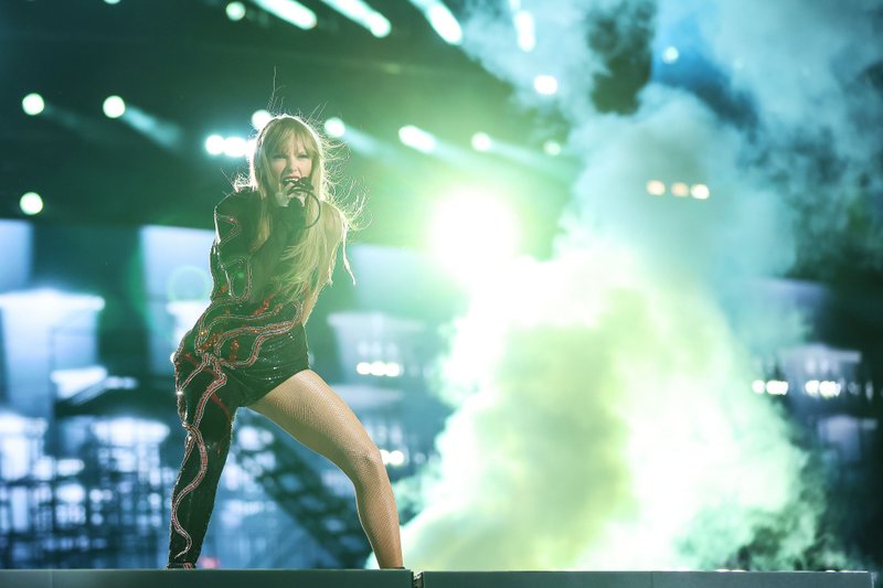 Taylor Swift — August 24 - Mexico City, Mexico — photo 25