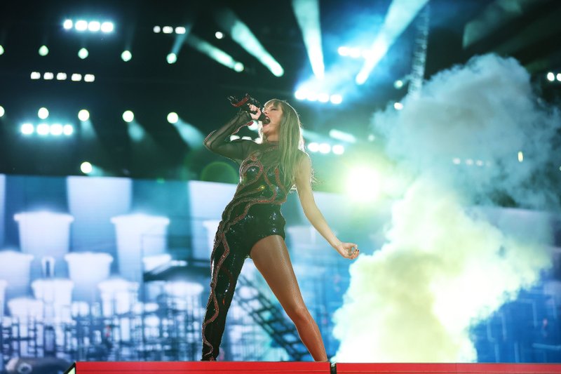 Taylor Swift — August 24 - Mexico City, Mexico — photo 27