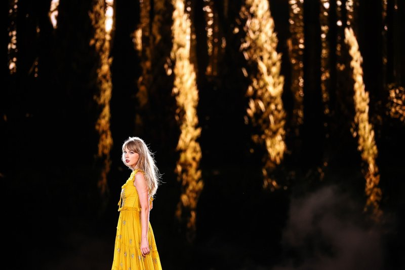 Taylor Swift — August 24 - Mexico City, Mexico — photo 31