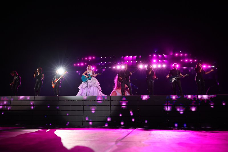Taylor Swift — August 24 - Mexico City, Mexico — photo 39