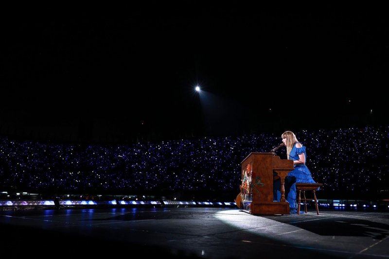 Taylor Swift — August 24 - Mexico City, Mexico — photo 53