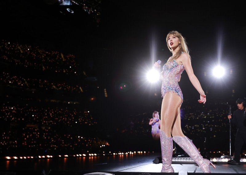 Taylor Swift — August 3 - Los Angeles, California — photo 4