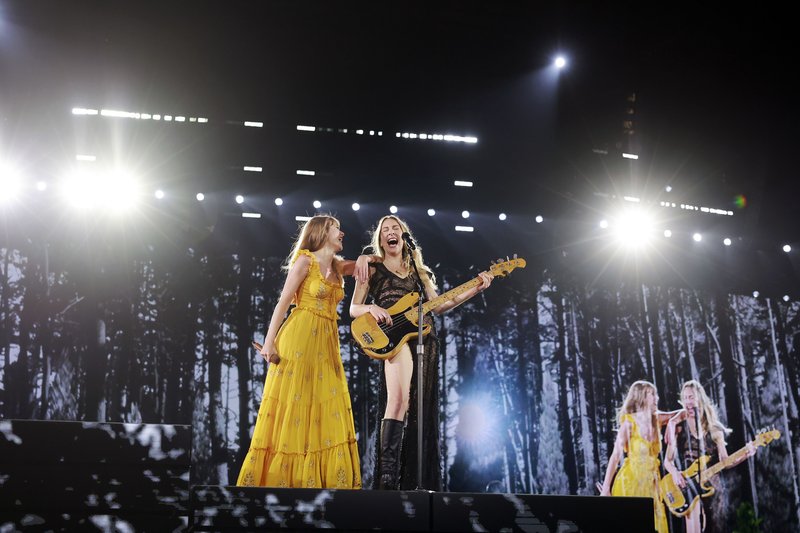 Taylor Swift — August 3 - Los Angeles, California — photo 5