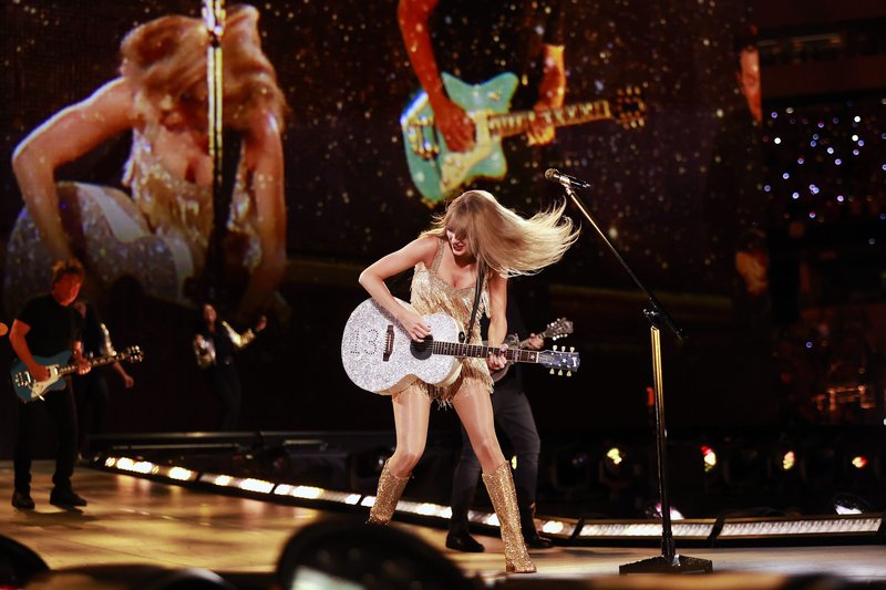 Taylor Swift — August 3 - Los Angeles, California — photo 9