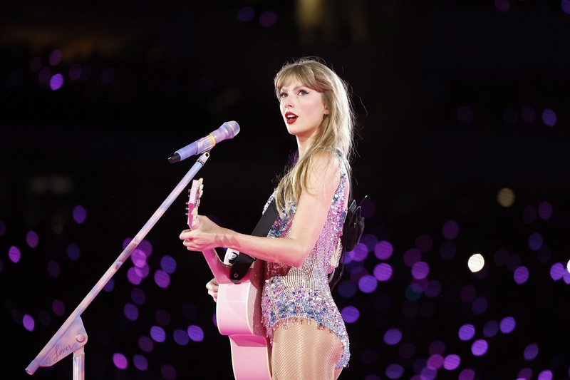 Taylor Swift — August 3 - Los Angeles, California — photo 16