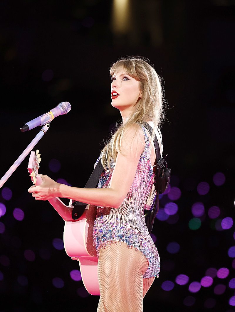 Taylor Swift — August 3 - Los Angeles, California — photo 21