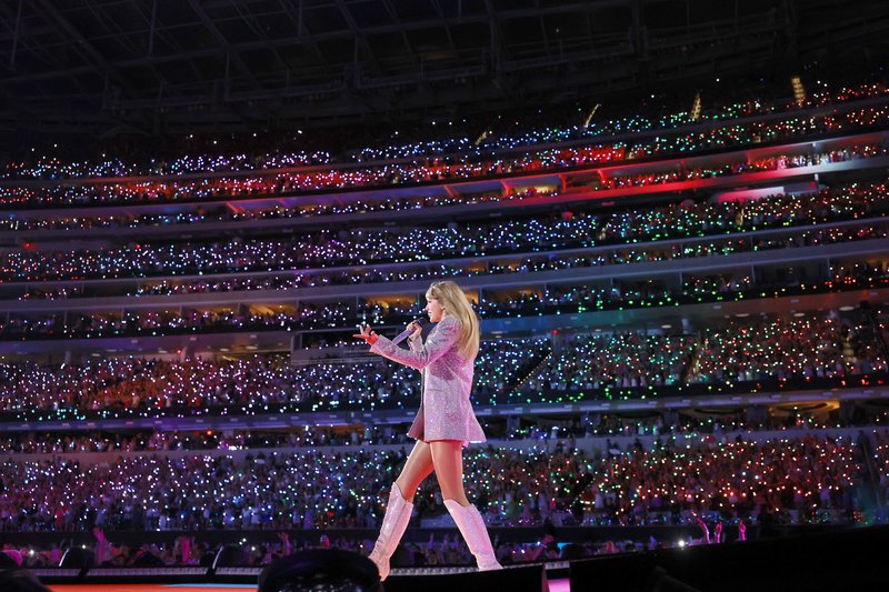 Taylor Swift — August 3 - Los Angeles, California — photo 23