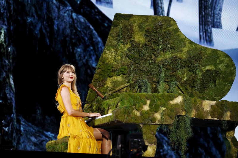 Taylor Swift — August 3 - Los Angeles, California — photo 29