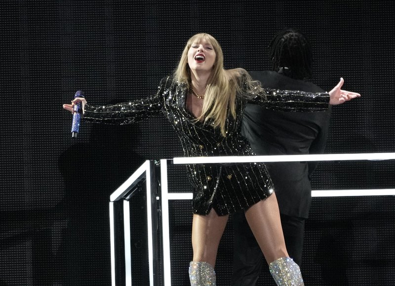 Taylor Swift — August 7 - Los Angeles, California — photo 3