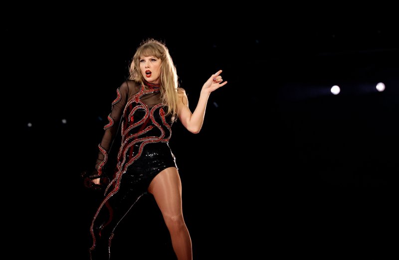Taylor Swift — August 9 - Los Angeles, California — photo 23