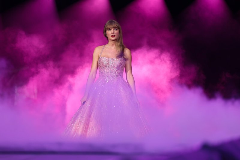 Taylor Swift — July 1 - Cincinnati, Ohio — photo 2