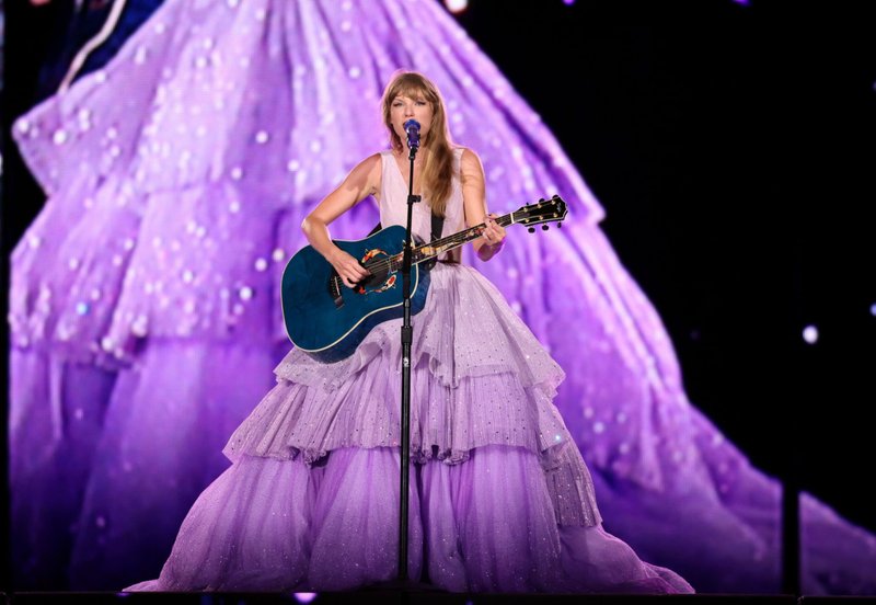 Taylor Swift — July 7 - Kansas City, Missouri — photo 2