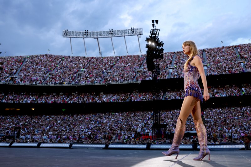 Taylor Swift — July 7 - Kansas City, Missouri — photo 19
