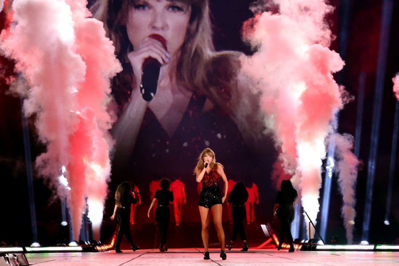 Taylor Swift — July 7 - Kansas City, Missouri — photo 91
