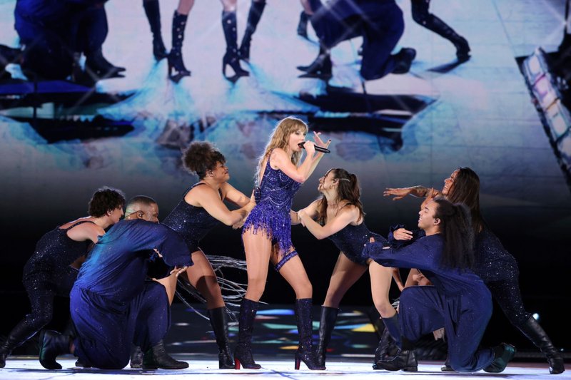 Taylor Swift — July 7 - Kansas City, Missouri — photo 101