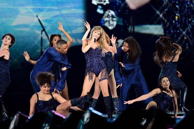 Taylor Swift — July 8 - Kansas City, Missouri — photo 2