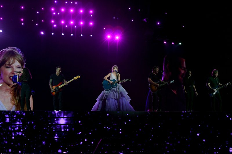 Taylor Swift — July 8 - Kansas City, Missouri — photo 24