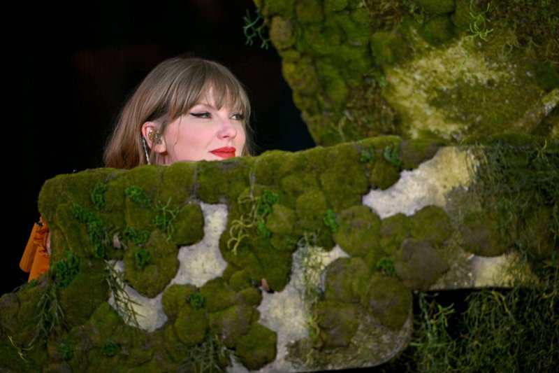 Taylor Swift — July 8 - Kansas City, Missouri — photo 31