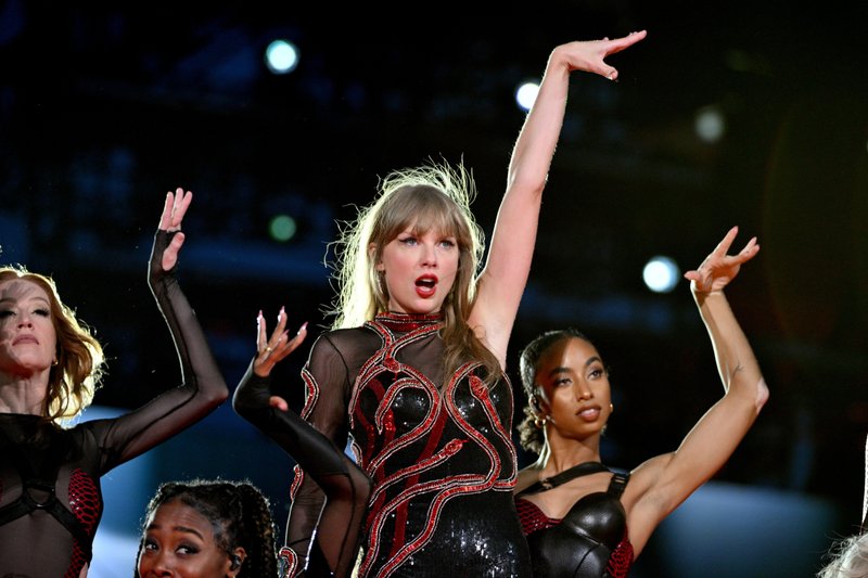 Taylor Swift — July 8 - Kansas City, Missouri — photo 32