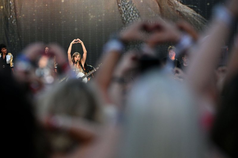 Taylor Swift — July 8 - Kansas City, Missouri — photo 33